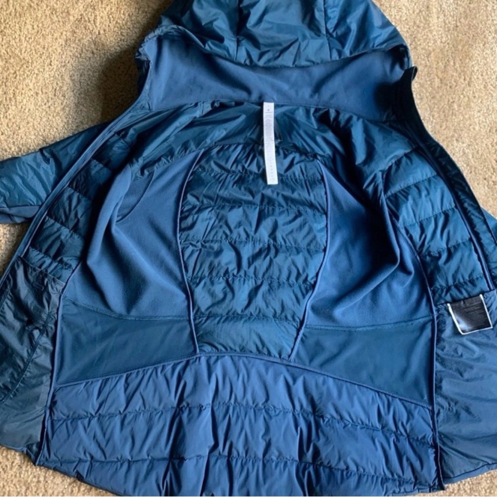 Lululemon Down for it All running jacket - Night Diver - Picture 6 of 6